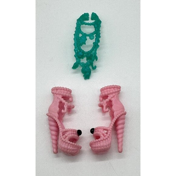 Monster High Lagoona Blue Frights Camera Action Pink Heel Shoes & Teal Necklace - Picture 1 of 2
